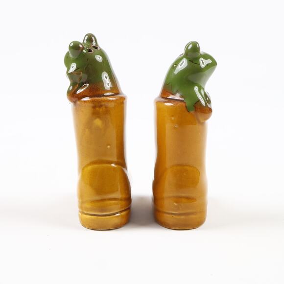 Frogs In Boots 3.5” Ceramic Table Salt & Pepper Shaker Set & Stoppers - Picture 4 of 6